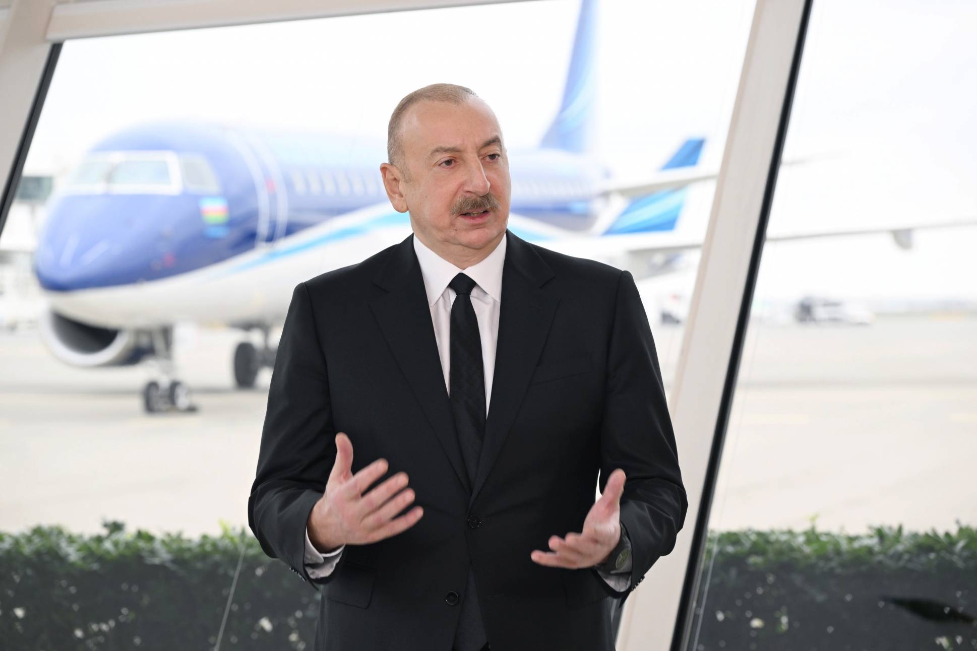 Озорбайжон президенти 9-майдаги парадга бормасликка қарор қилди