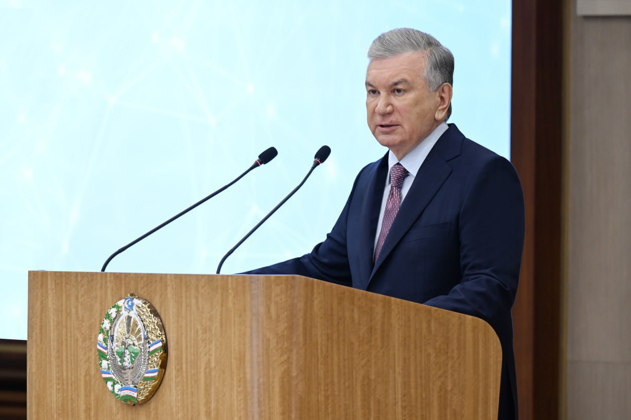 «Икки ҳафтада ечим топсин, бўлмаса ўзи билиб жойини бўшатиб қўйсин» – Президент